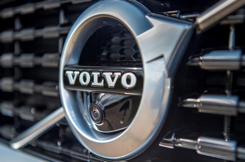 aria-label="Volvo Logo"