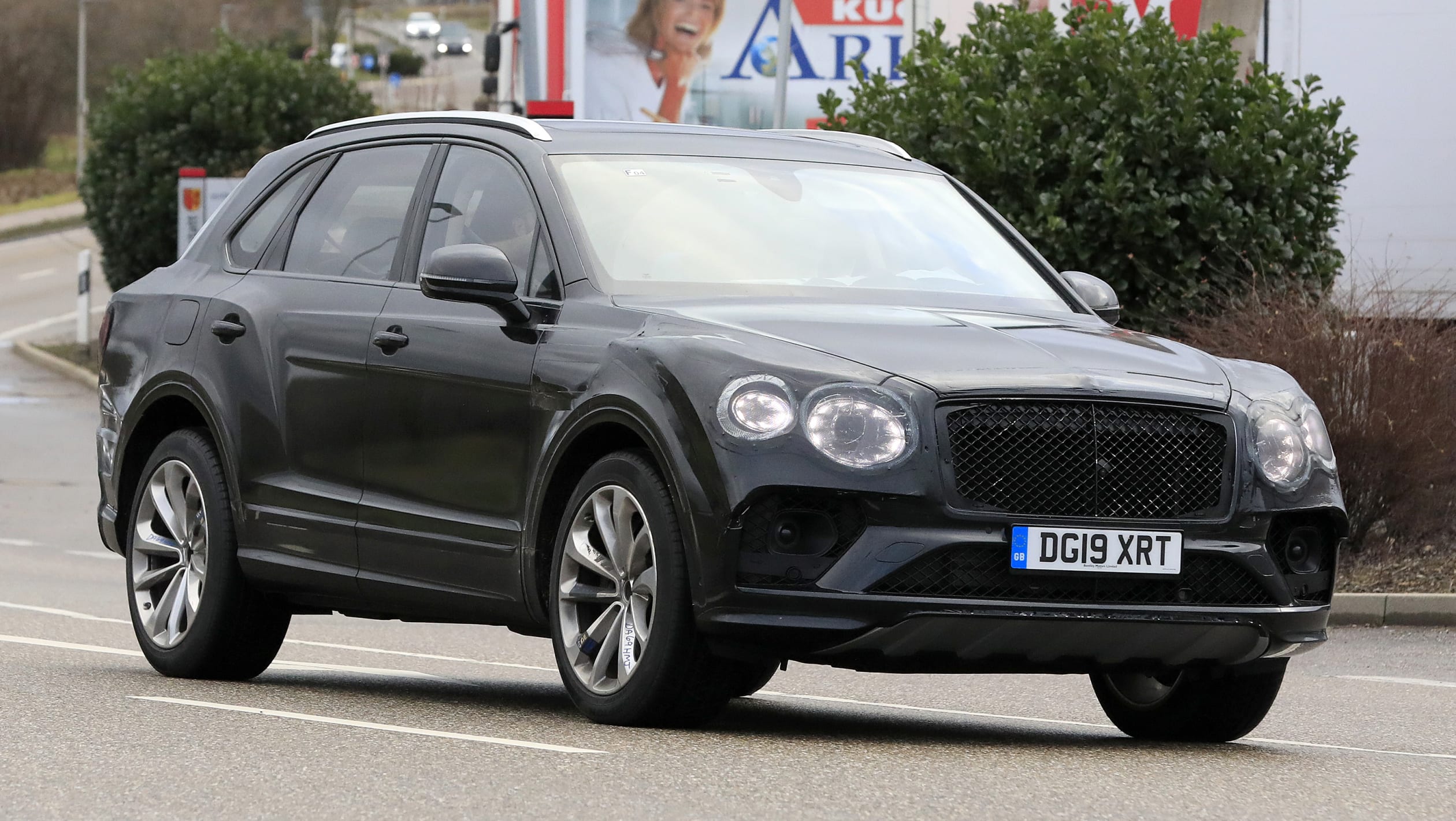 Bentley Bentayga spy pics 2020