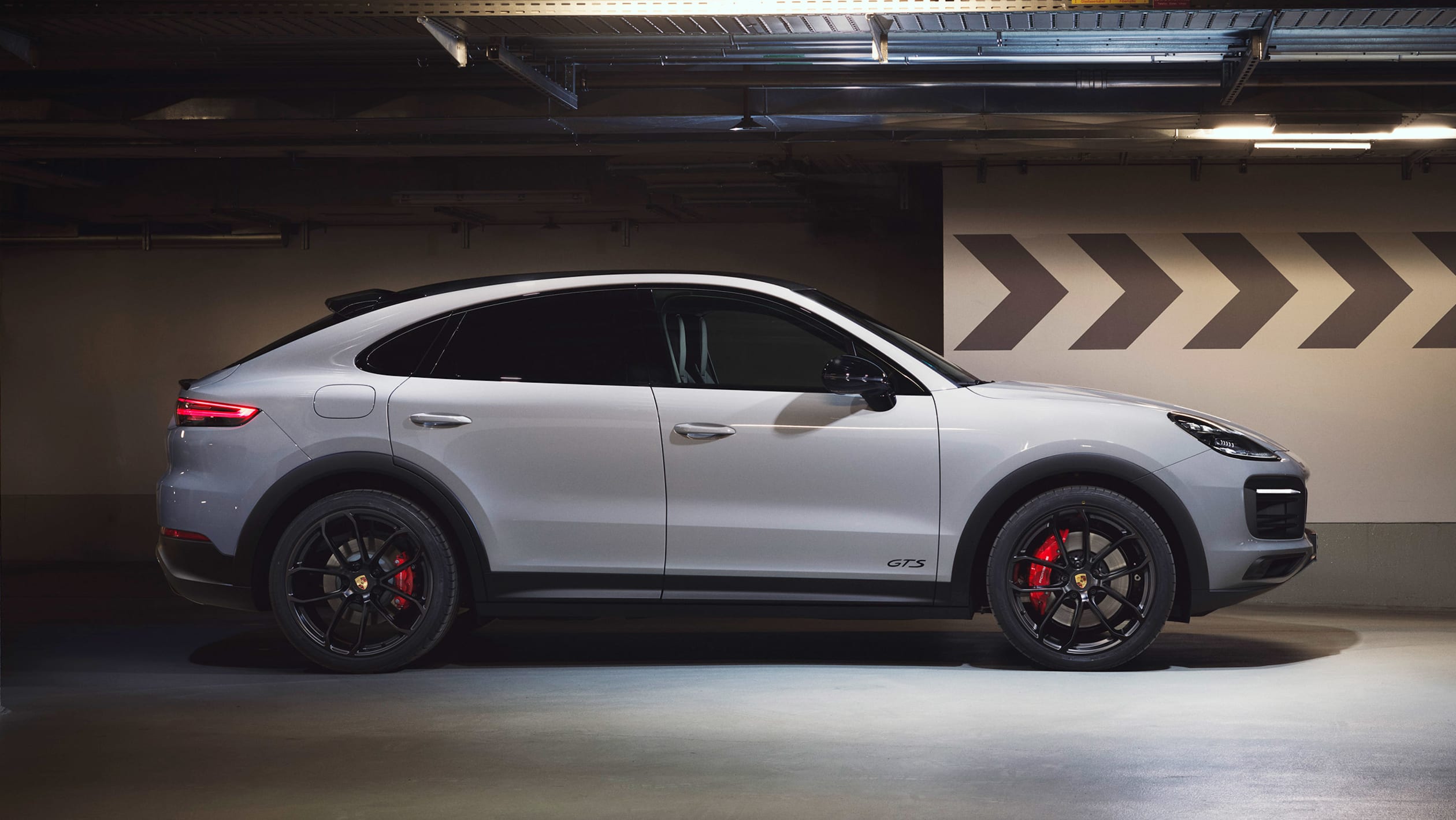 2020 POrsche Cayenne GTS side