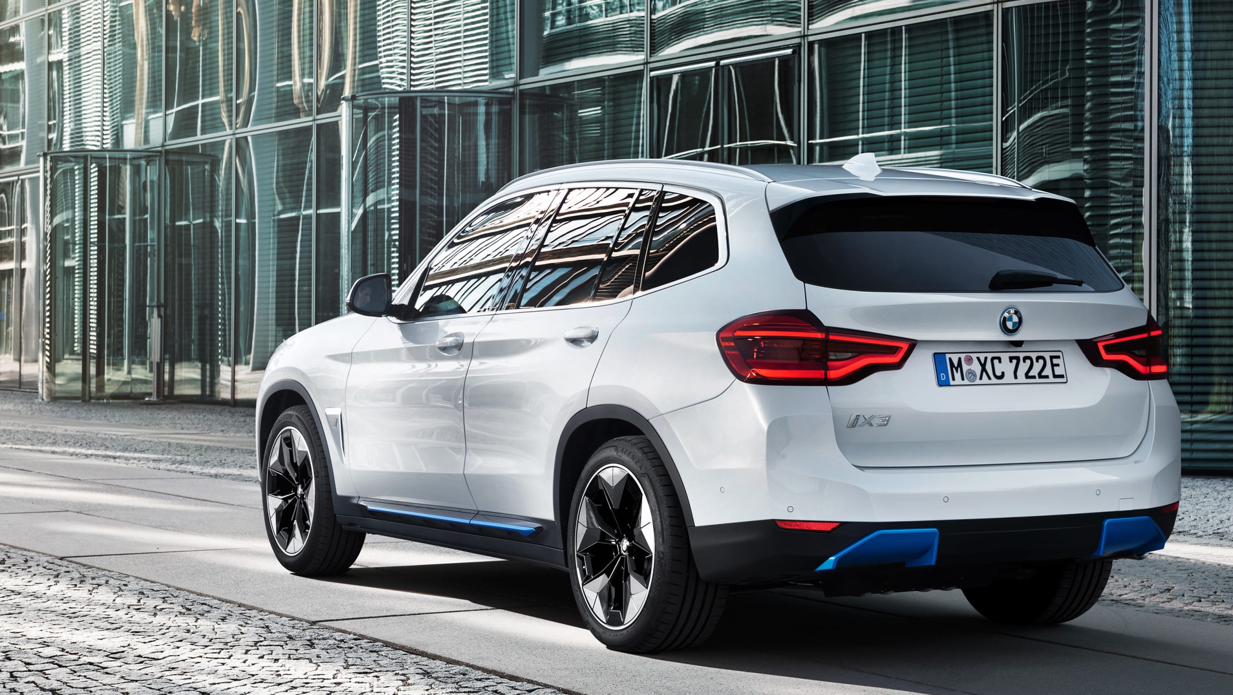 aria-label="BMW iX3 official pics 2020 26"