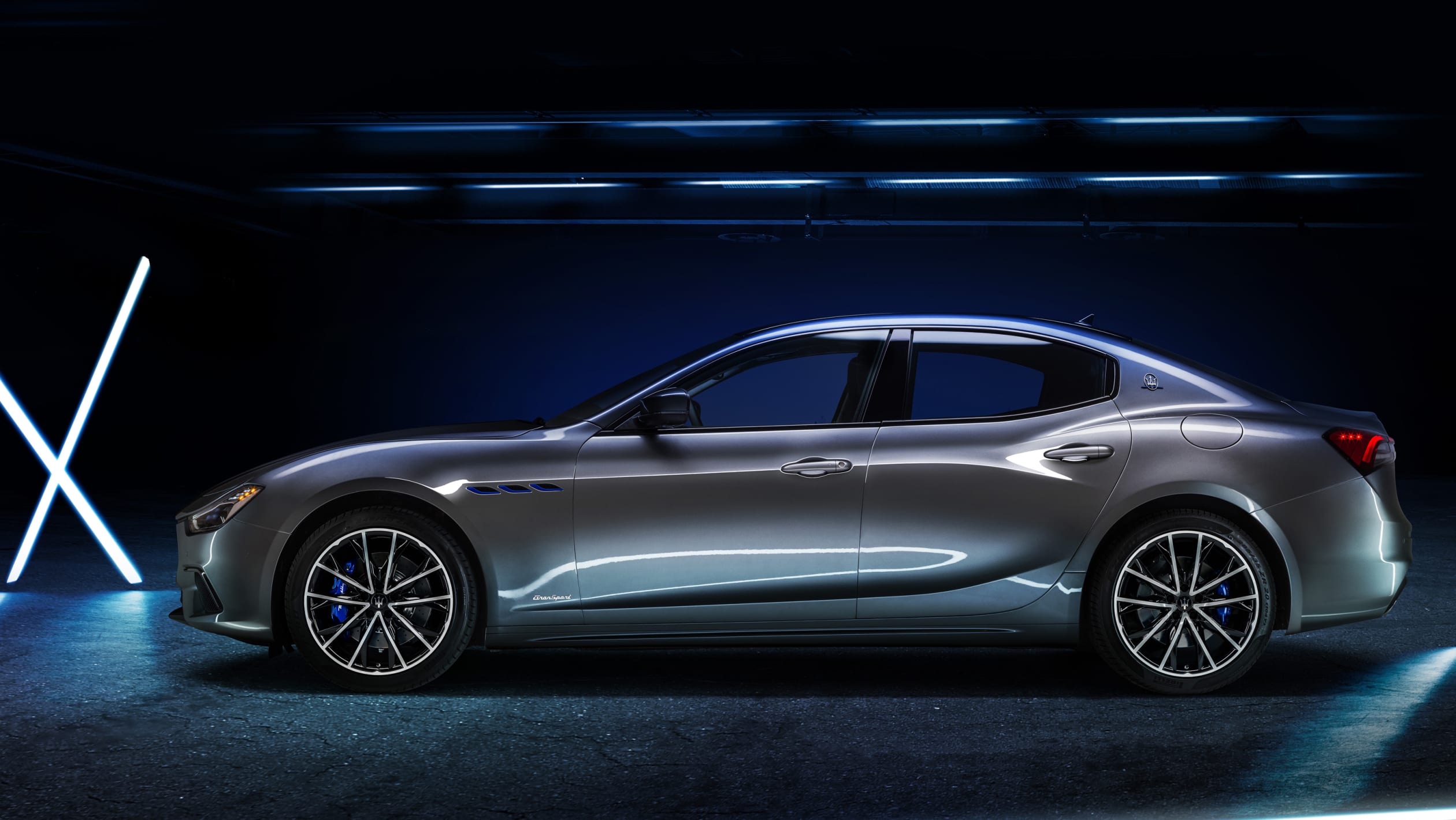 aria-label="Maserati Ghibli Hybrid 2020 official 3"