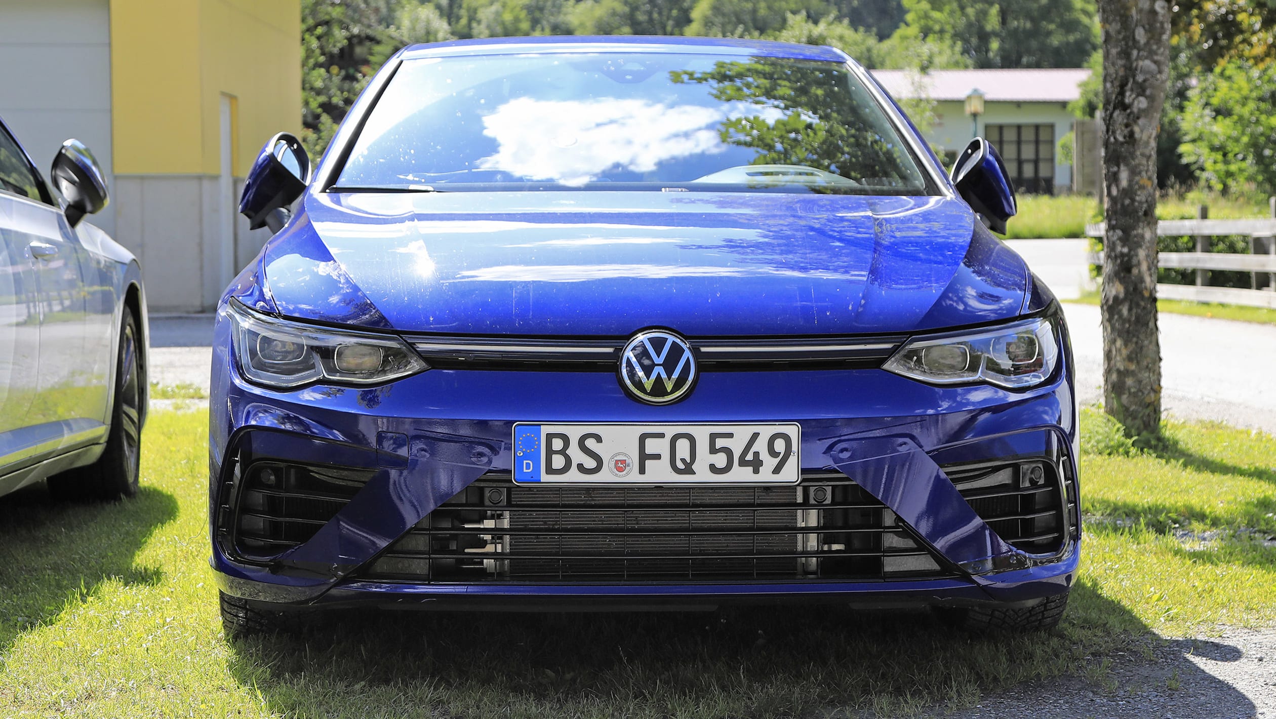 Volkswagen Golf R spyshots