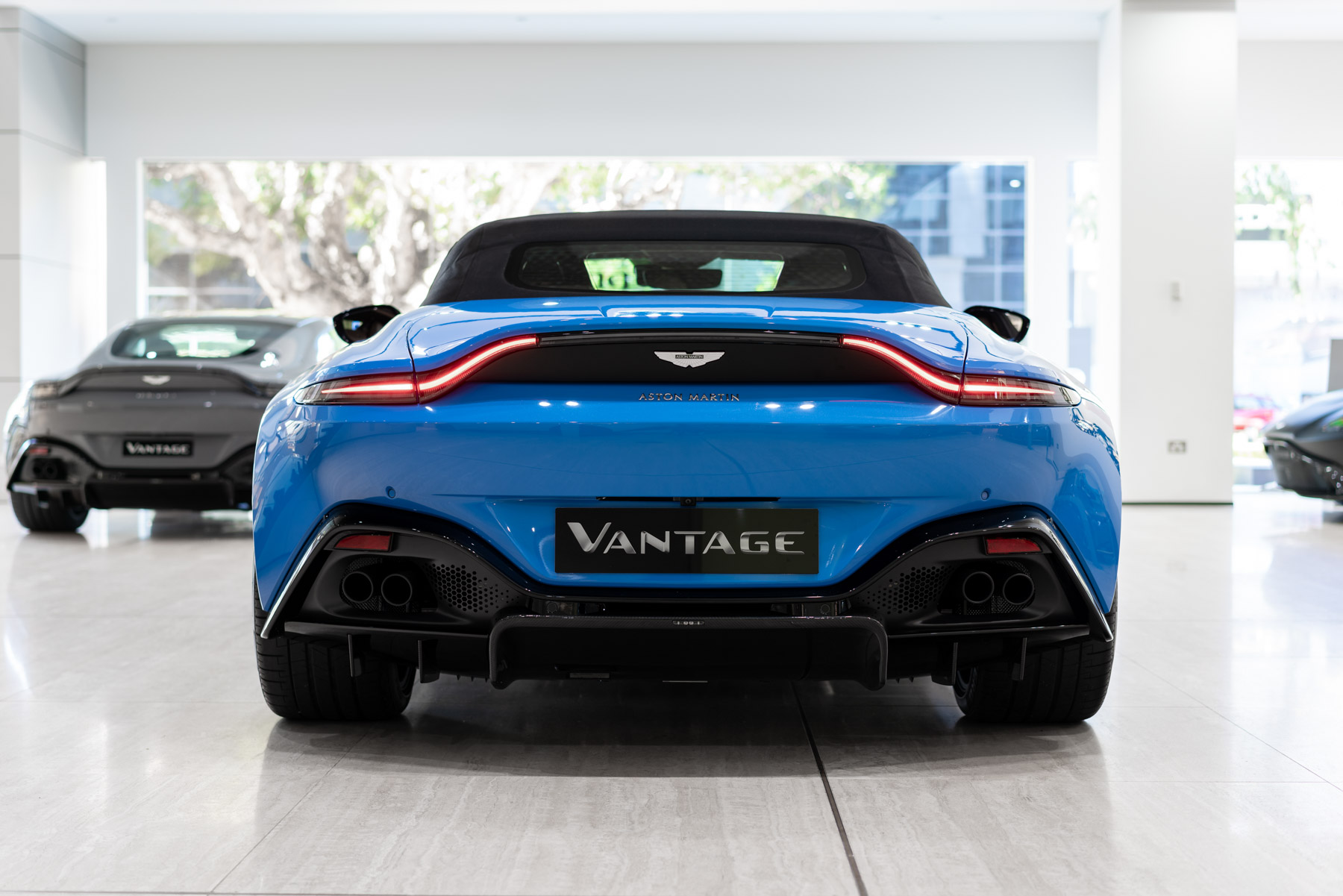 aria-label="Aston Martin Vantage Roadster 25"