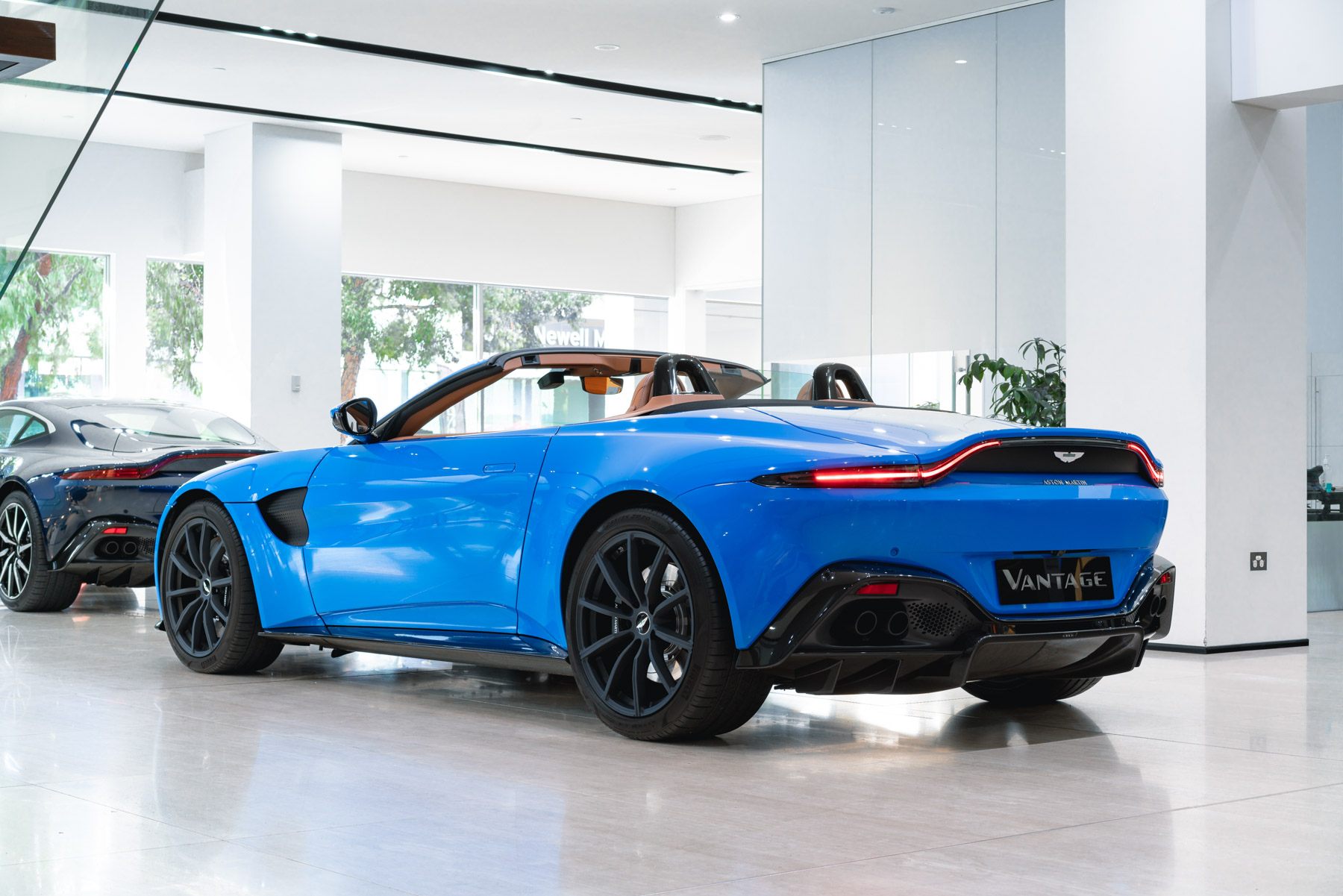 aria-label="Aston Martin Vantage Roadster 3"