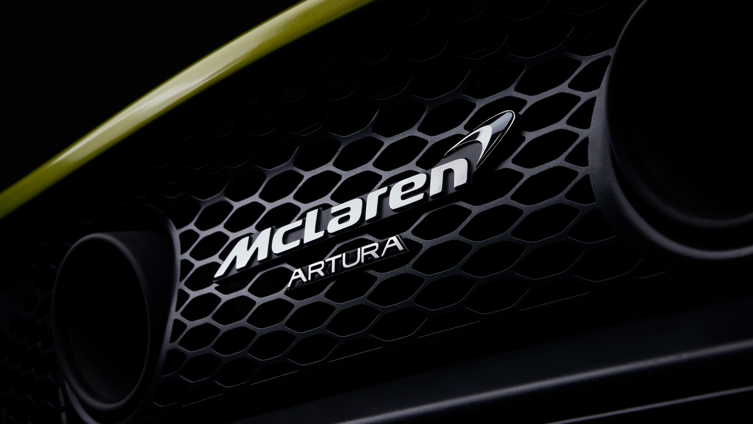 aria-label="McLaren Artura badge 1"