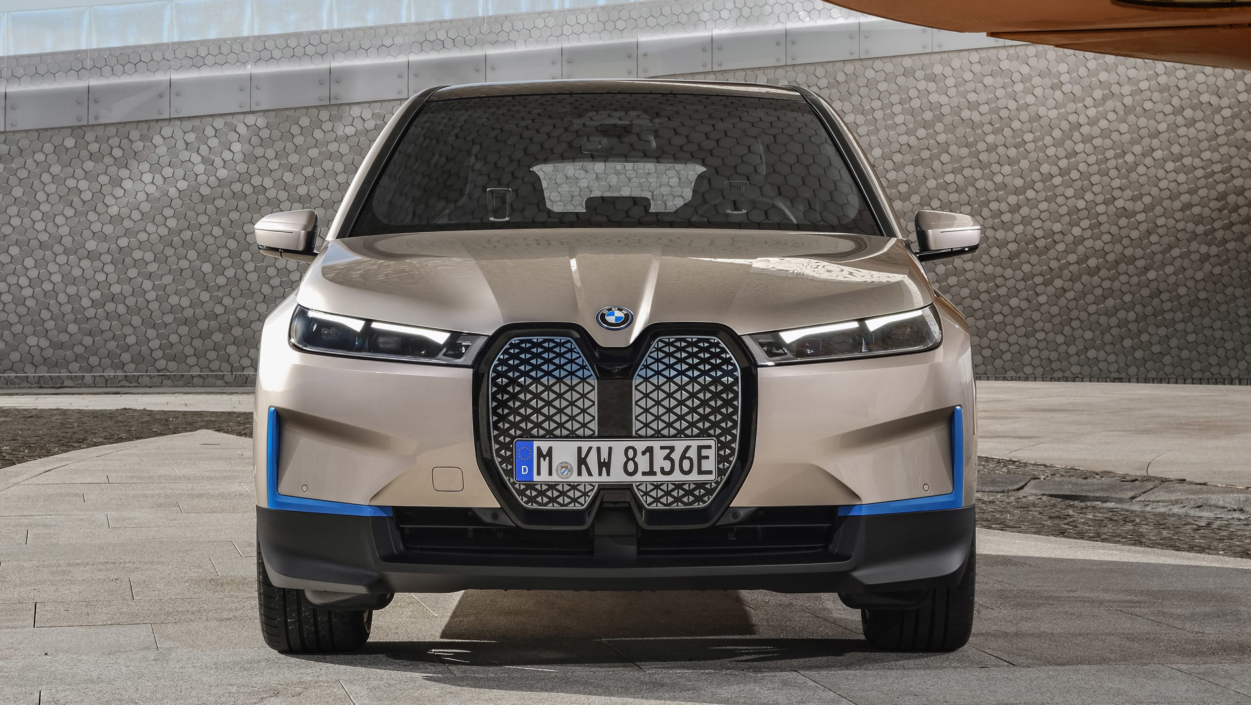 aria-label="New BMW iX electric SUV 2020 4"