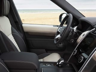 aria-label="New Land Rover Discovery facelift 2020 13"