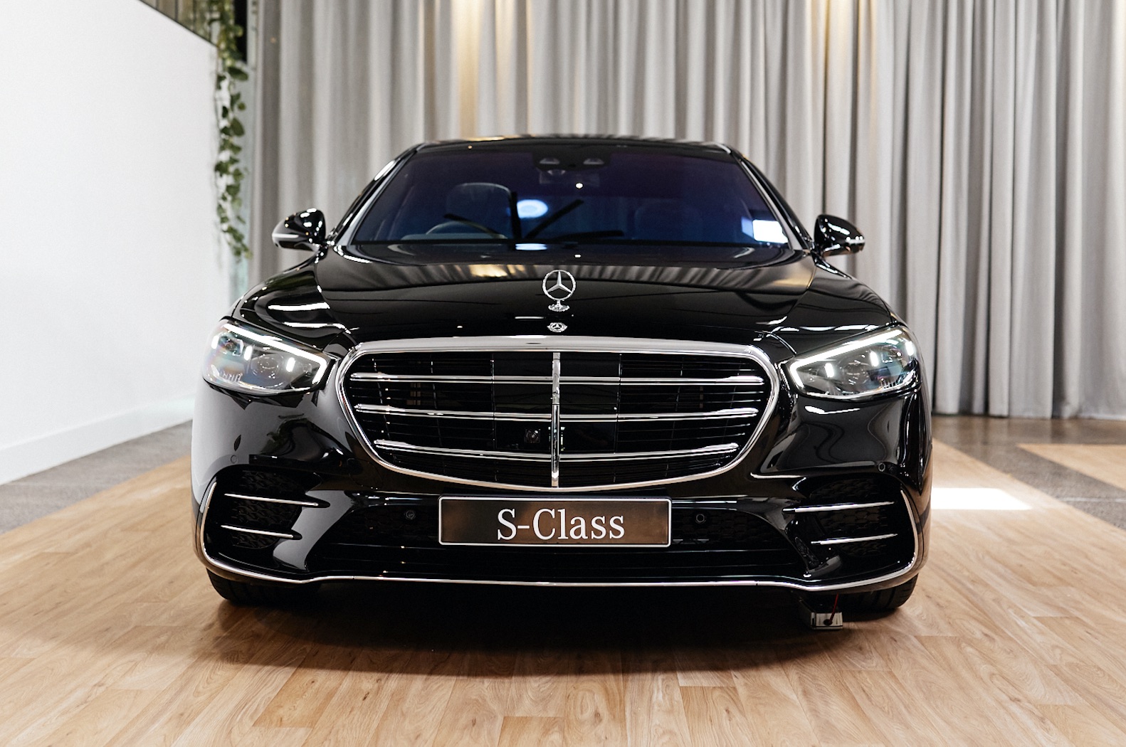 aria-label="Mercedes S Class 1"