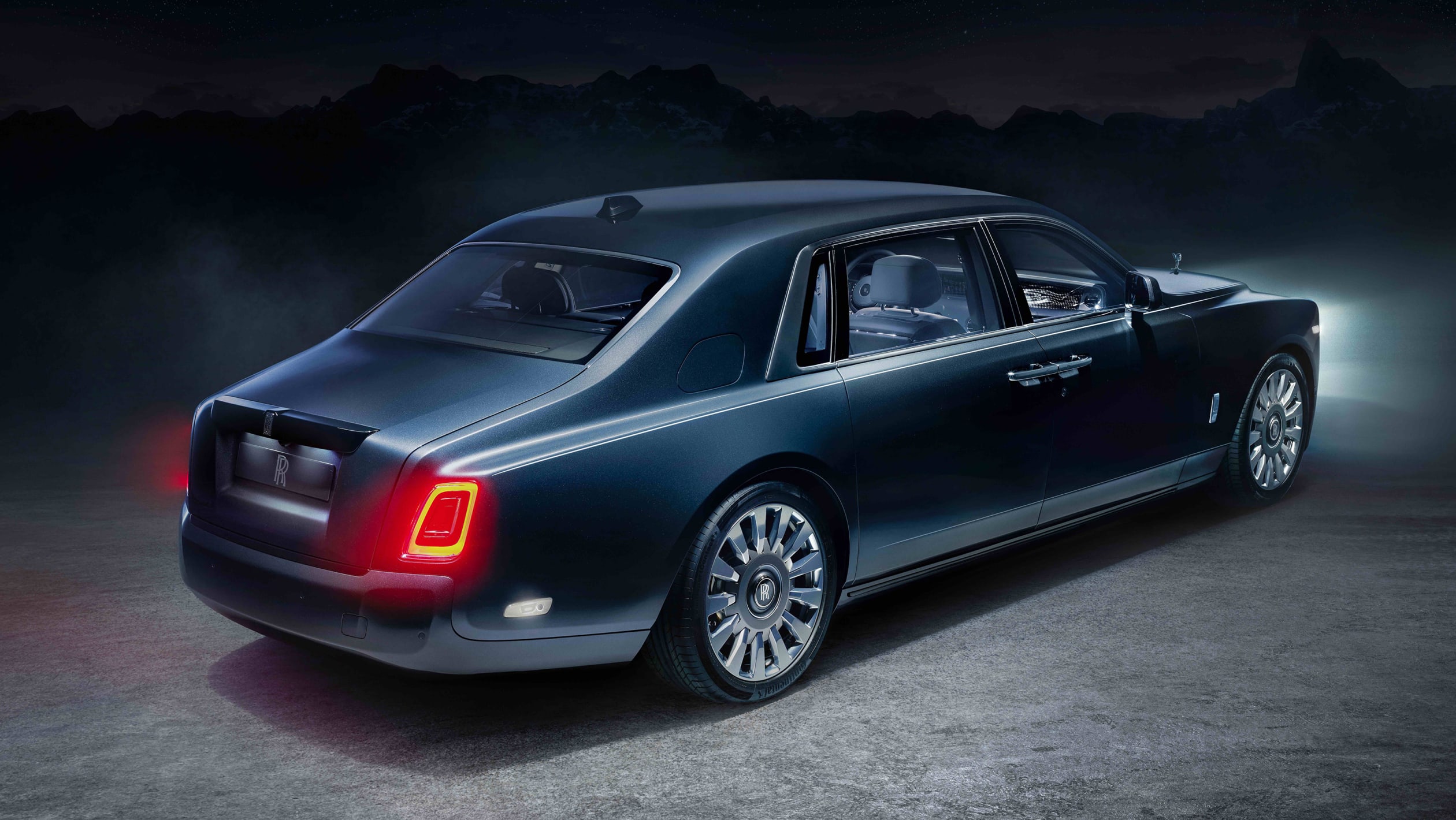 Custom Rolls Royce Sweeptail 128 triệu USD