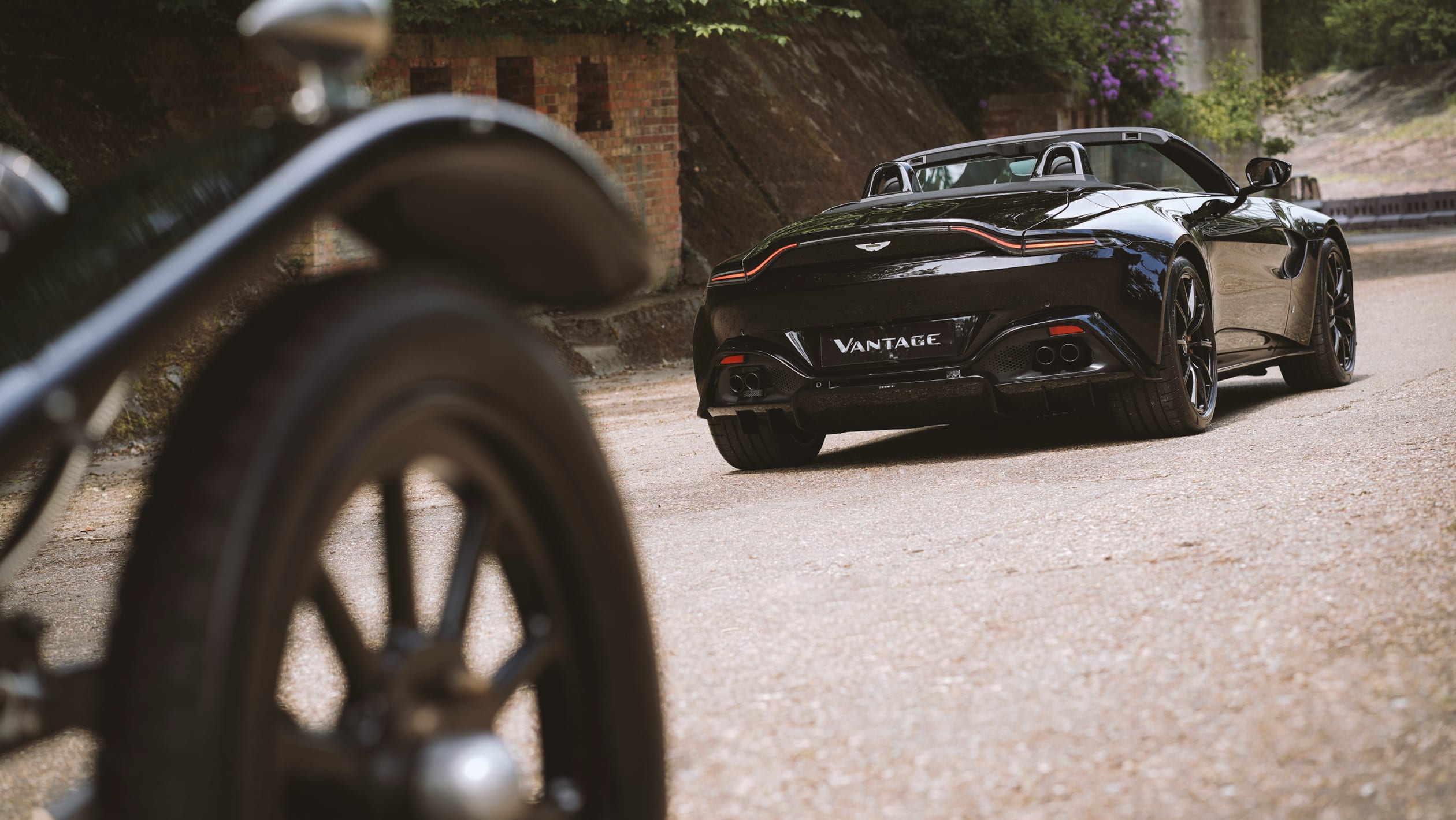 Aston Martin A3 Vantage Roadster 2