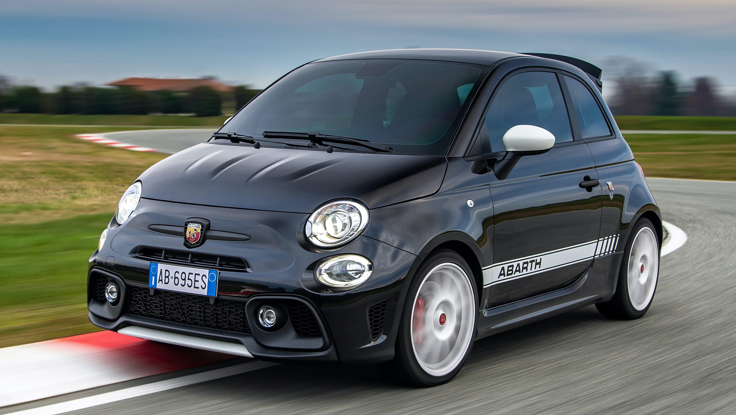 abarth-695-esseesse-limited-edition-revealed-automotive-daily