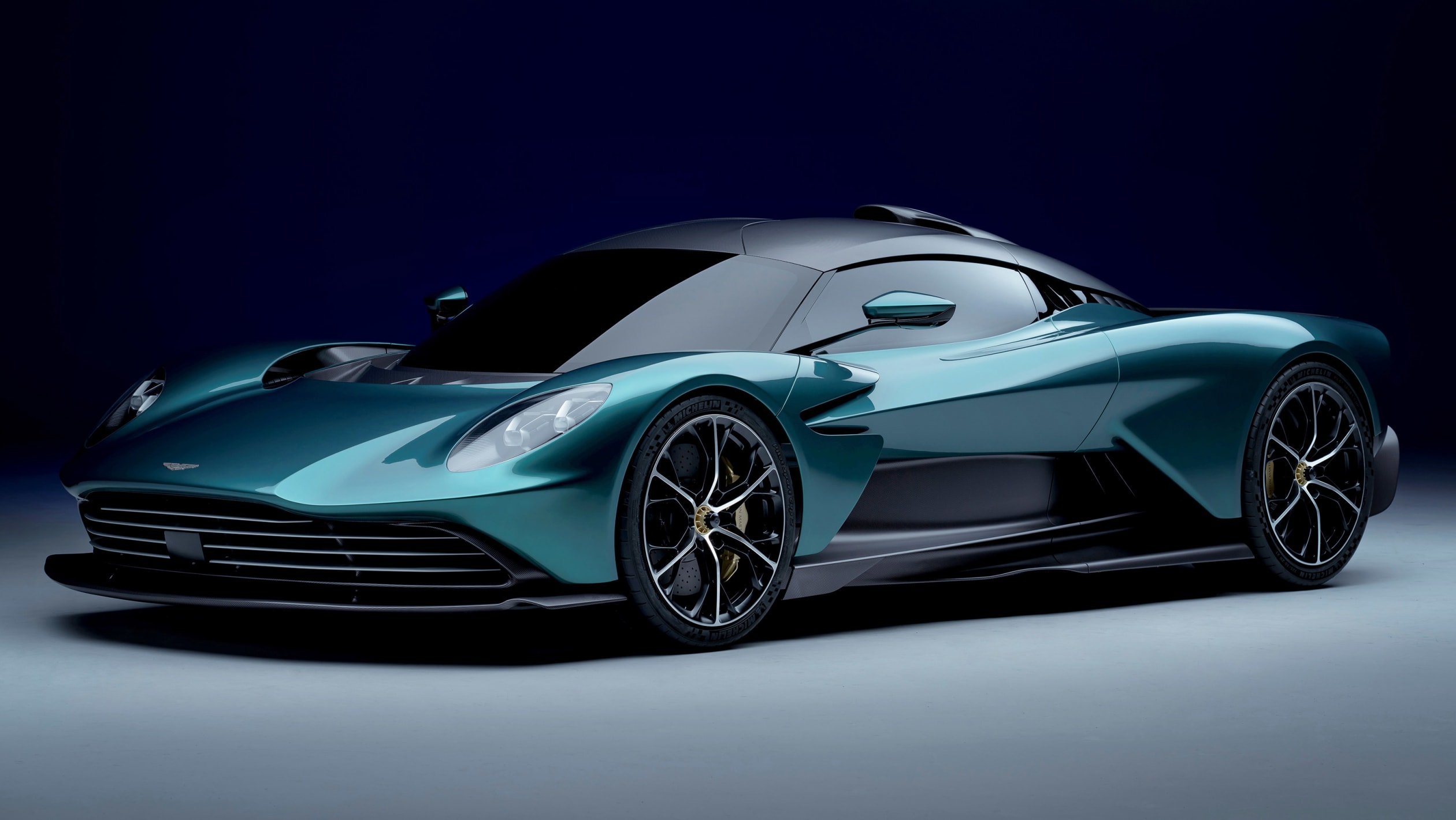 aria-label="Aston Martin Valhalla 2021 3"