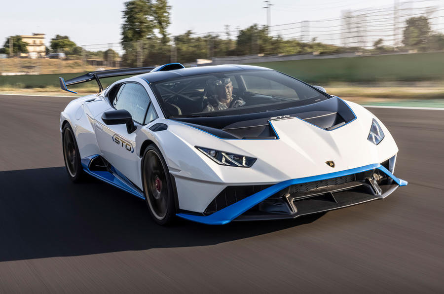 aria-label="Lamborghini Huracan EVO 2021 review 15"