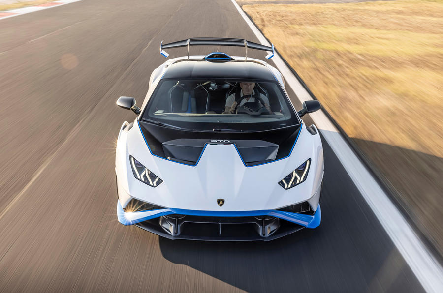 aria-label="Lamborghini Huracan EVO 2021 review 3"