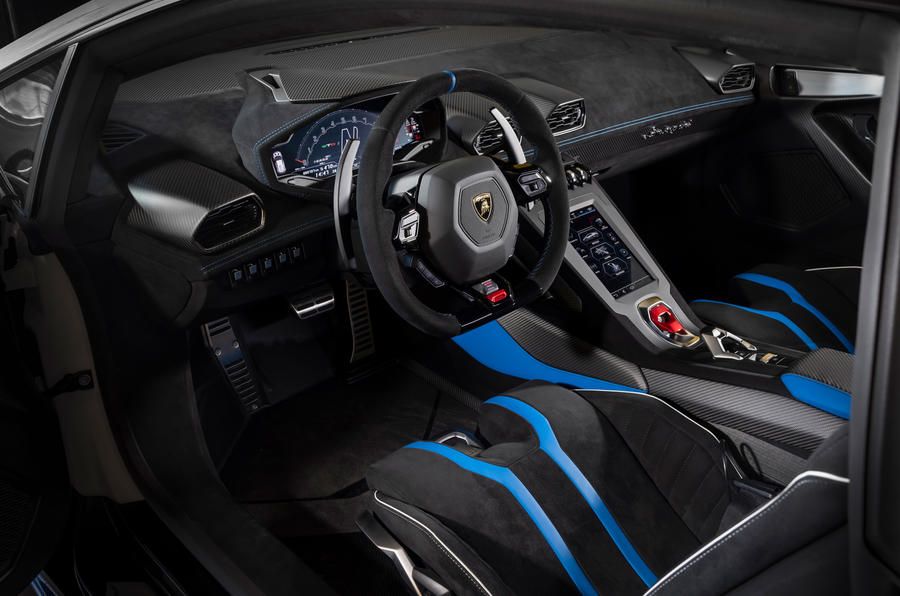 aria-label="Lamborghini Huracan EVO 2021 review 9"