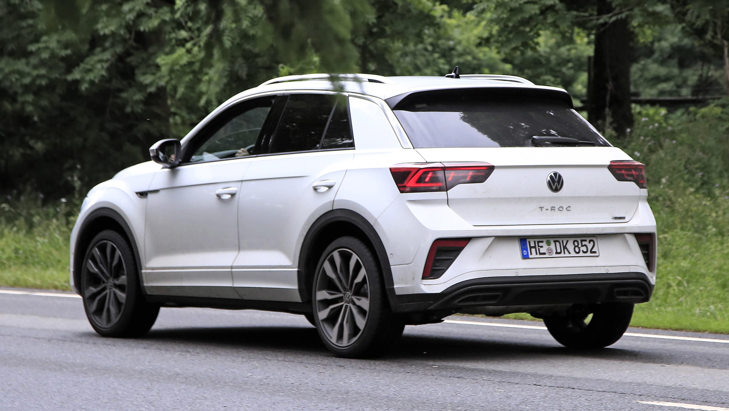 Volkswagen T Roc facelift spyshots 13