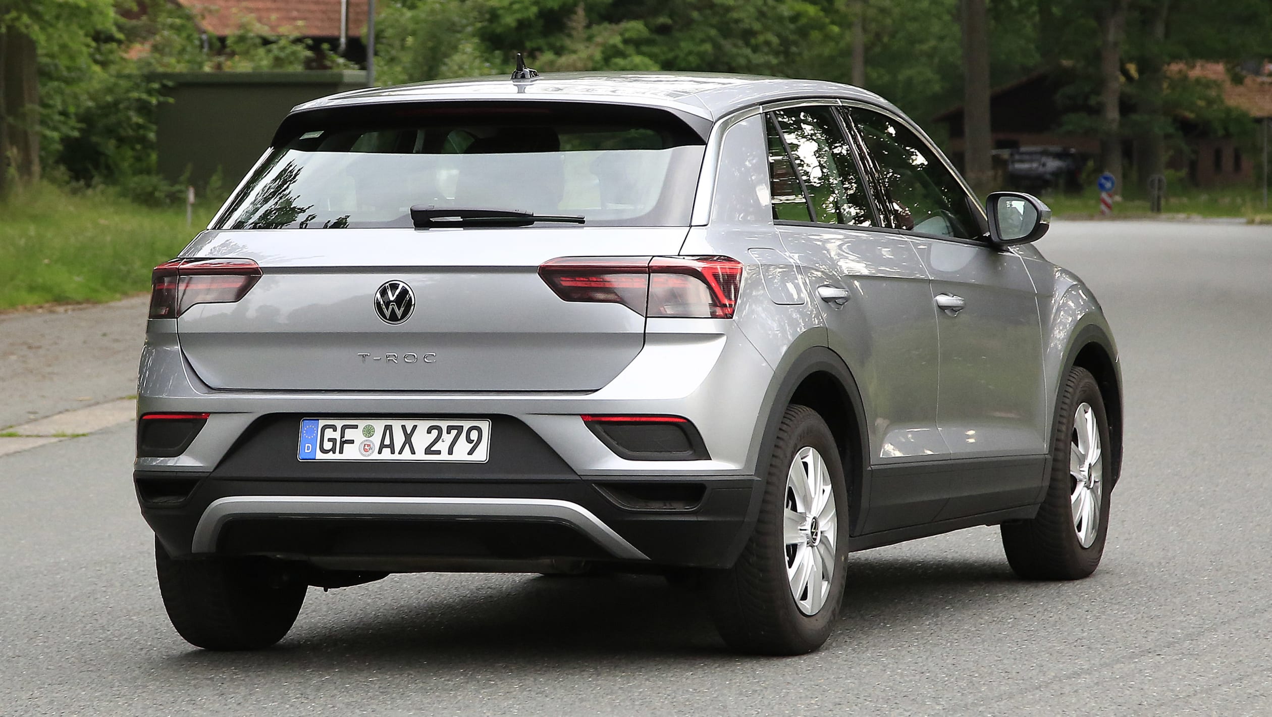 Volkswagen T Roc facelift spyshots 6