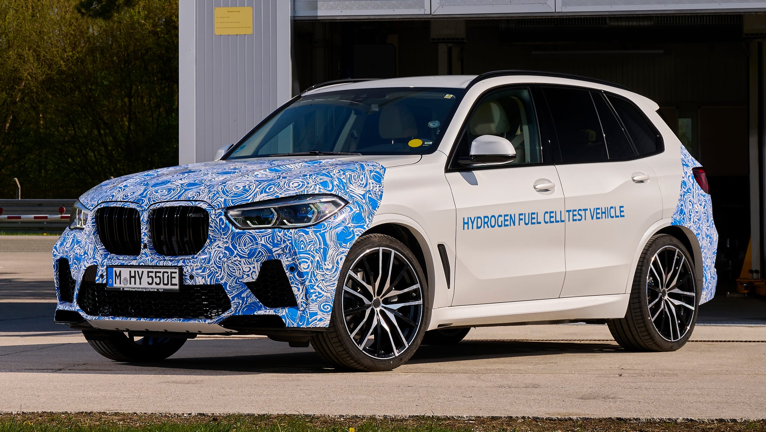 aria-label="BMW i Hydrogen SUV 3"