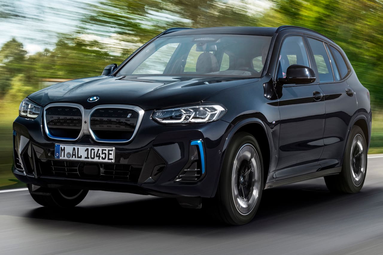 2022 BMW iX3 facelift front three quarters