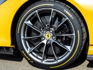 Ferrari 812 Competizione review 18