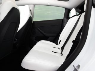 Tesla Model Y vs Audi Q4 etron 11