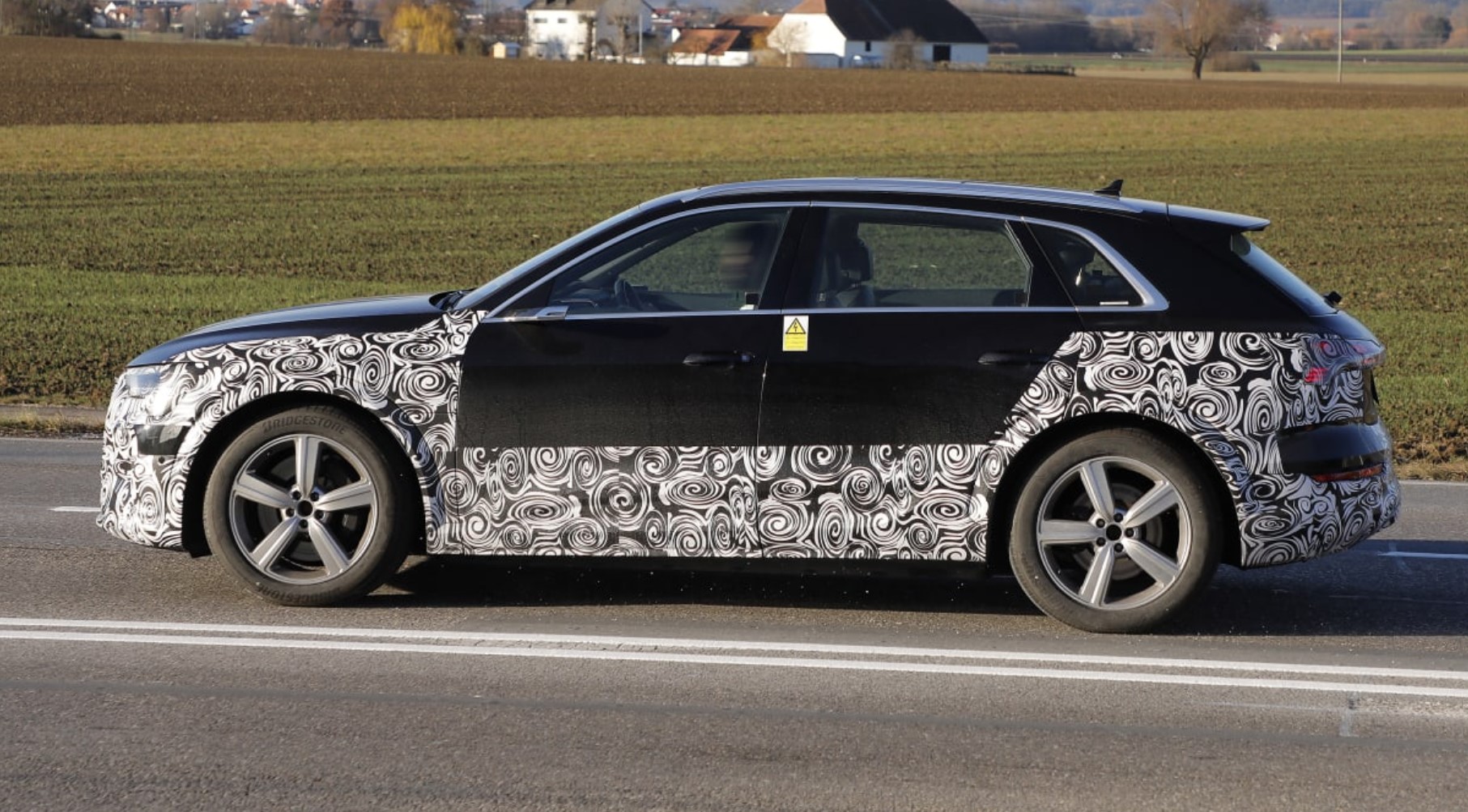 Audi etron spy pics 2022 3