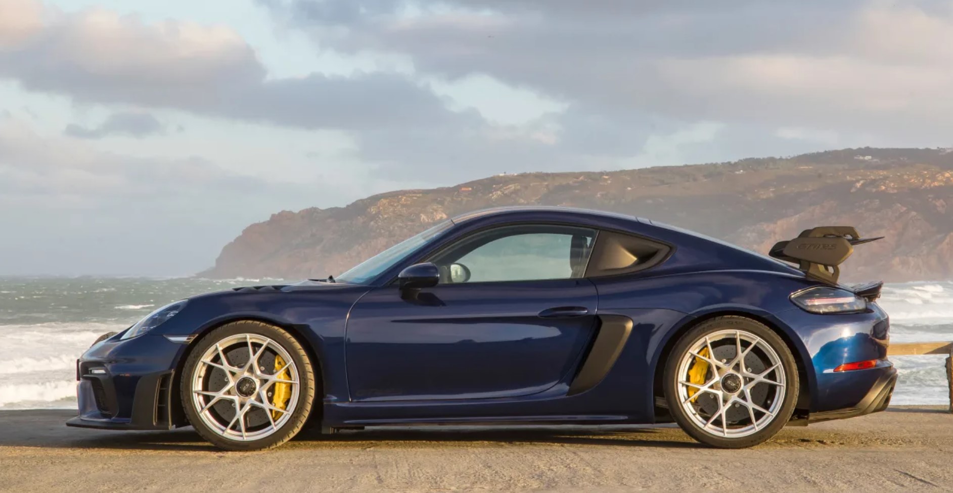 aria-label="2022 Porsche Cayman GT4 RS review 4"