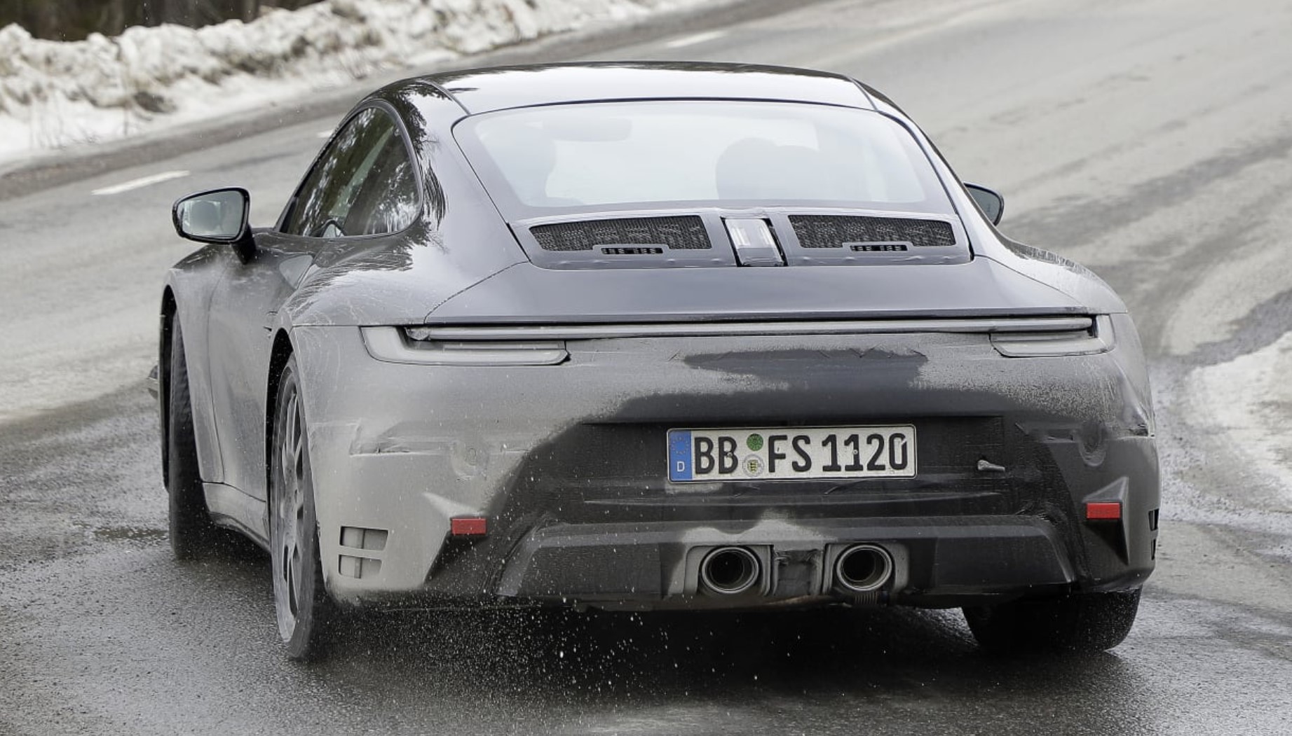 2023 Porsche 911 facelift spy pics 3