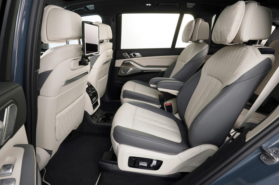 89 bmw x7 2022 facelift official images rear seats