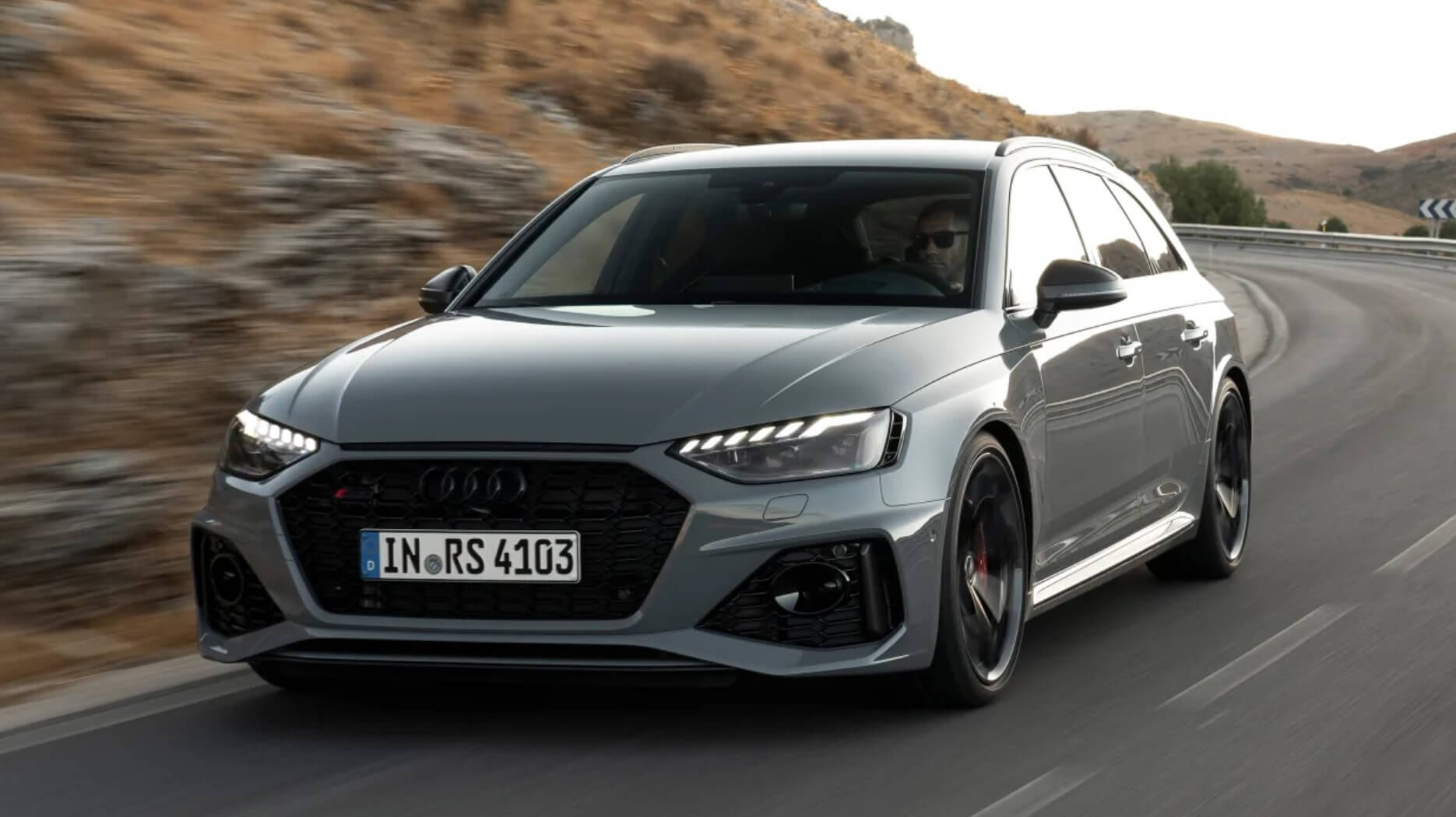 The new Audi RS4 Avant packs 450 horses which gallop for 12.4 kms on a  litre of petrol | Motoroids