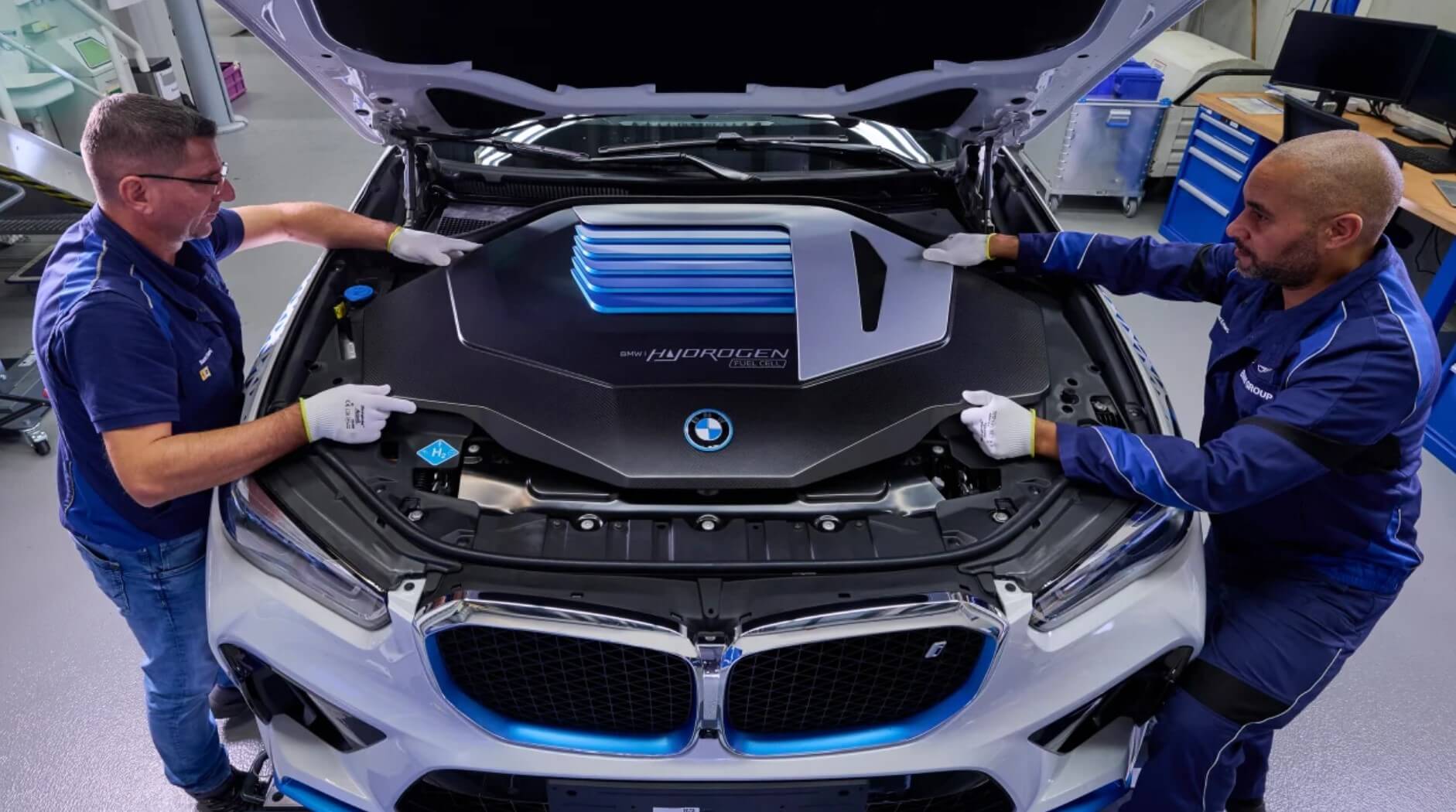 aria-label="BMW iX5 Hydrogen production 1"