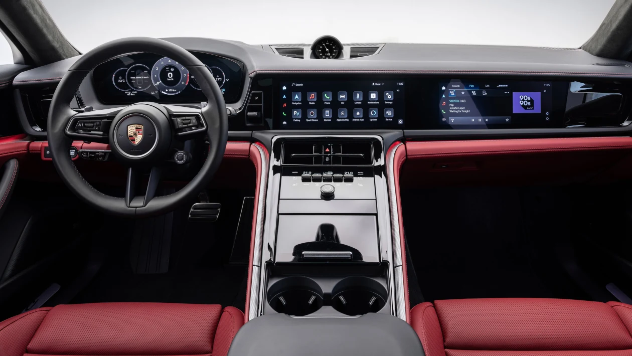 aria-label="Porsche Panamera interior 2023 3"